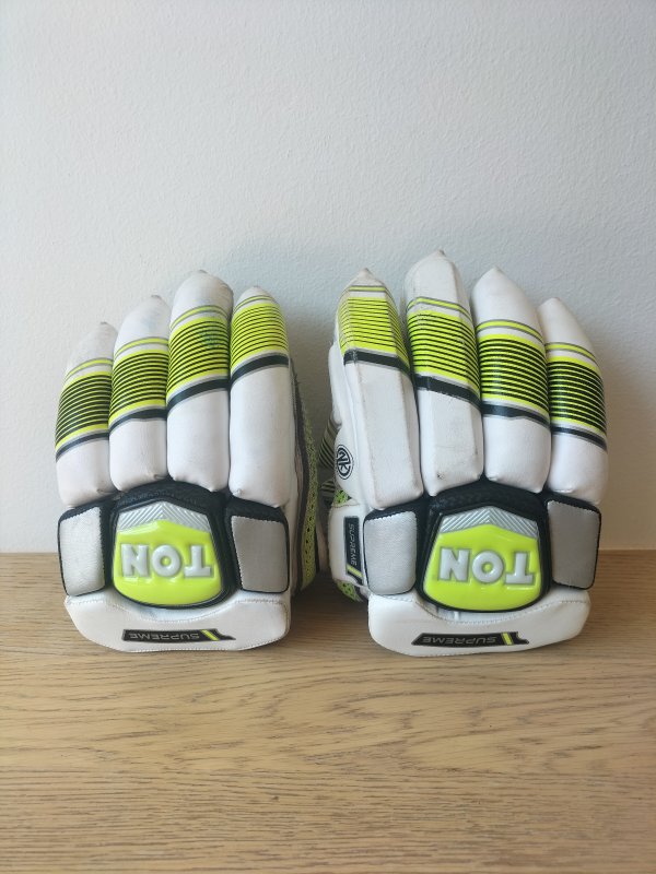 Ton Supreme Cricket Gloves - Right Hand