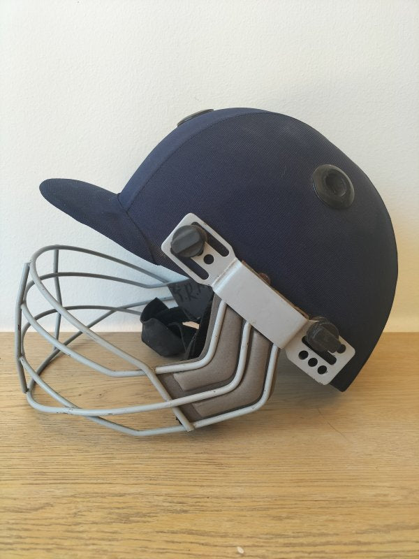 BAS Vampire Cricket Helmet