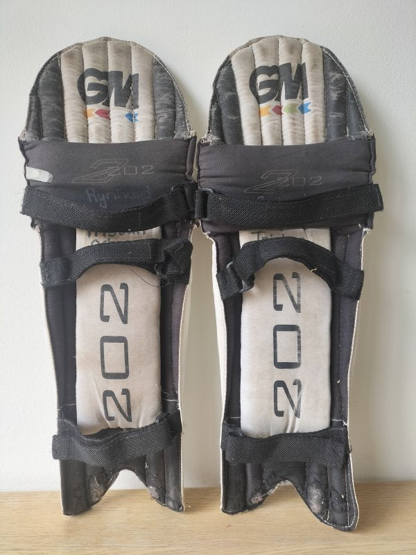 Gunne & Moore 202 Cricket Pads