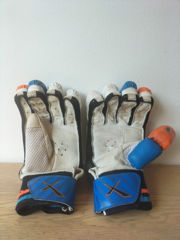 Maxed Blaze Cricket Gloves - Right Hand