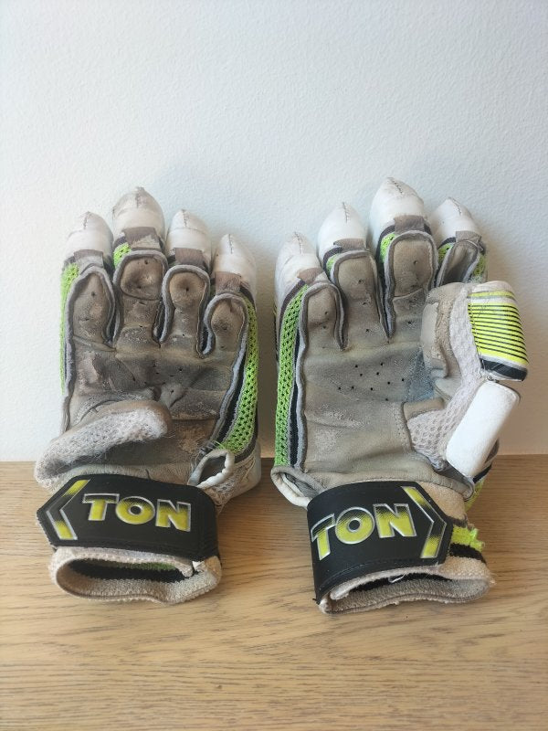 Ton Supreme Cricket Gloves - Right Hand