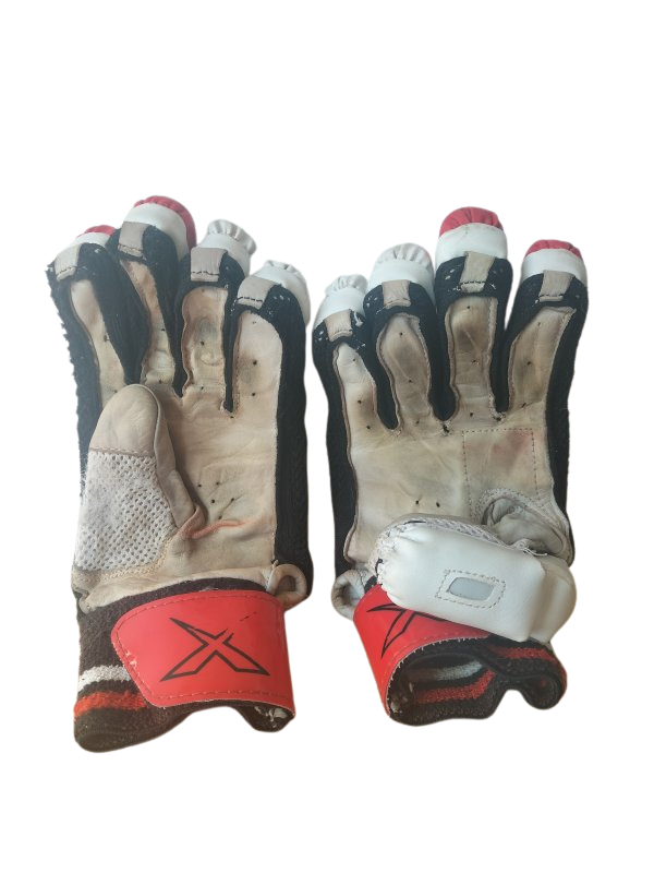 Maxed Blaze Cricket Gloves - Right Hand