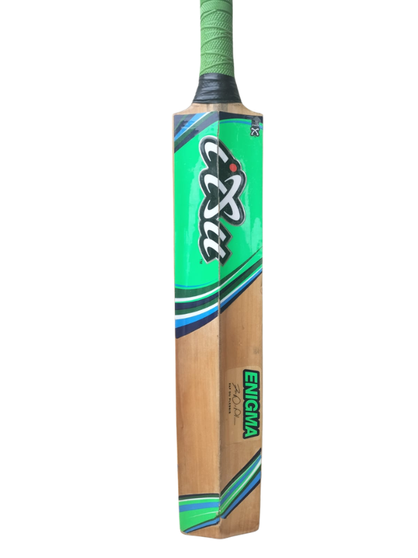 IXU Enigma Cricket Bat (3)