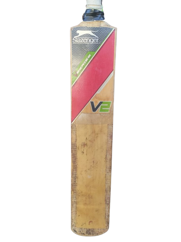 Slazenger V2 Cricket Bat (4)
