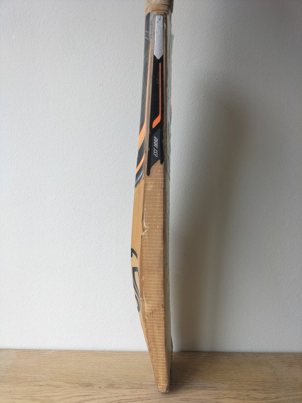 Kookaburra Onyx Pro 600 Cricket Bat Size 6