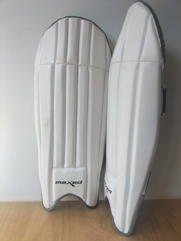 Maxed Elite Cricket Pads